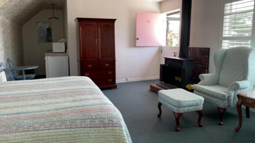 Deluxe King Room Fire Place Ocean View