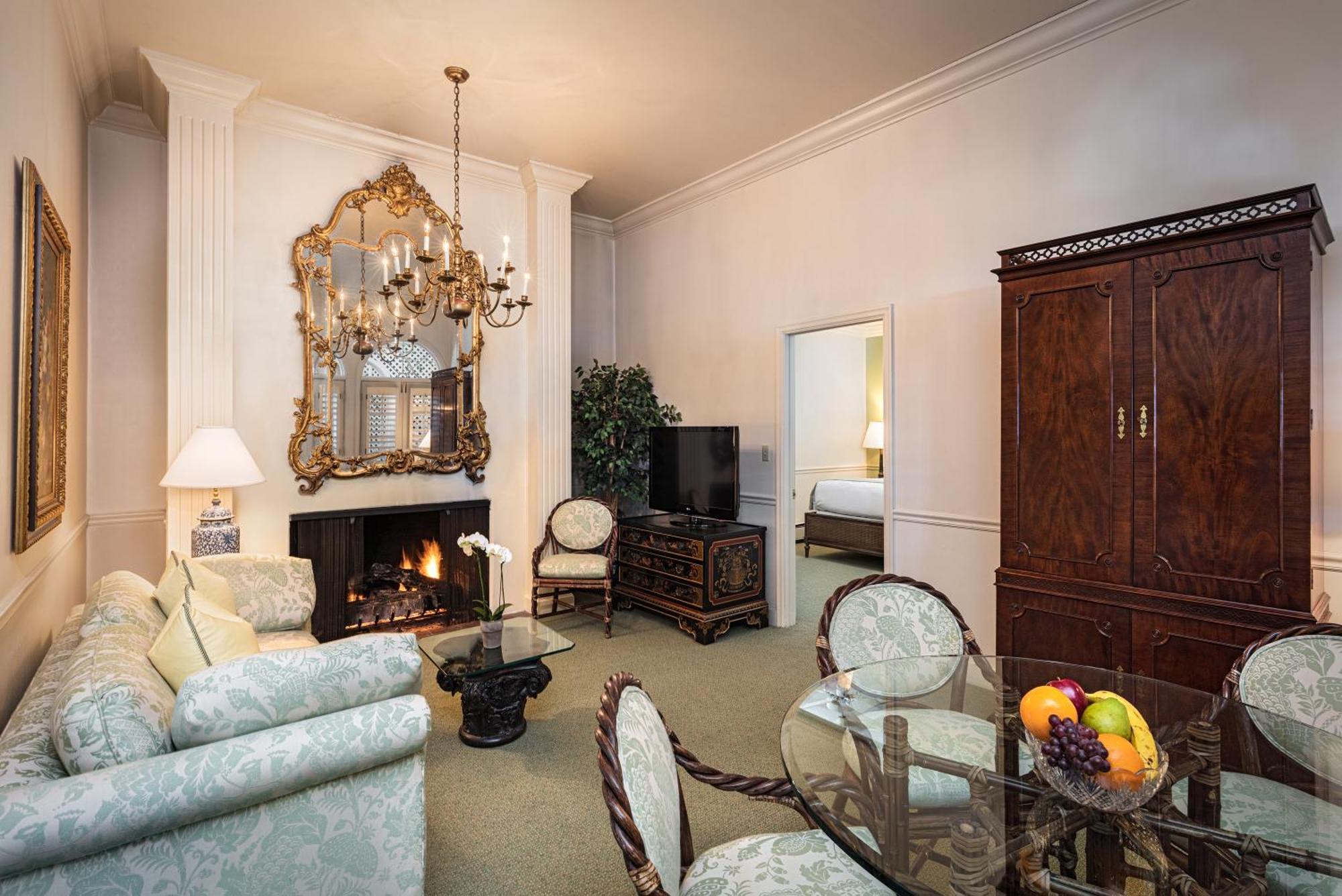 Deluxe King Suite