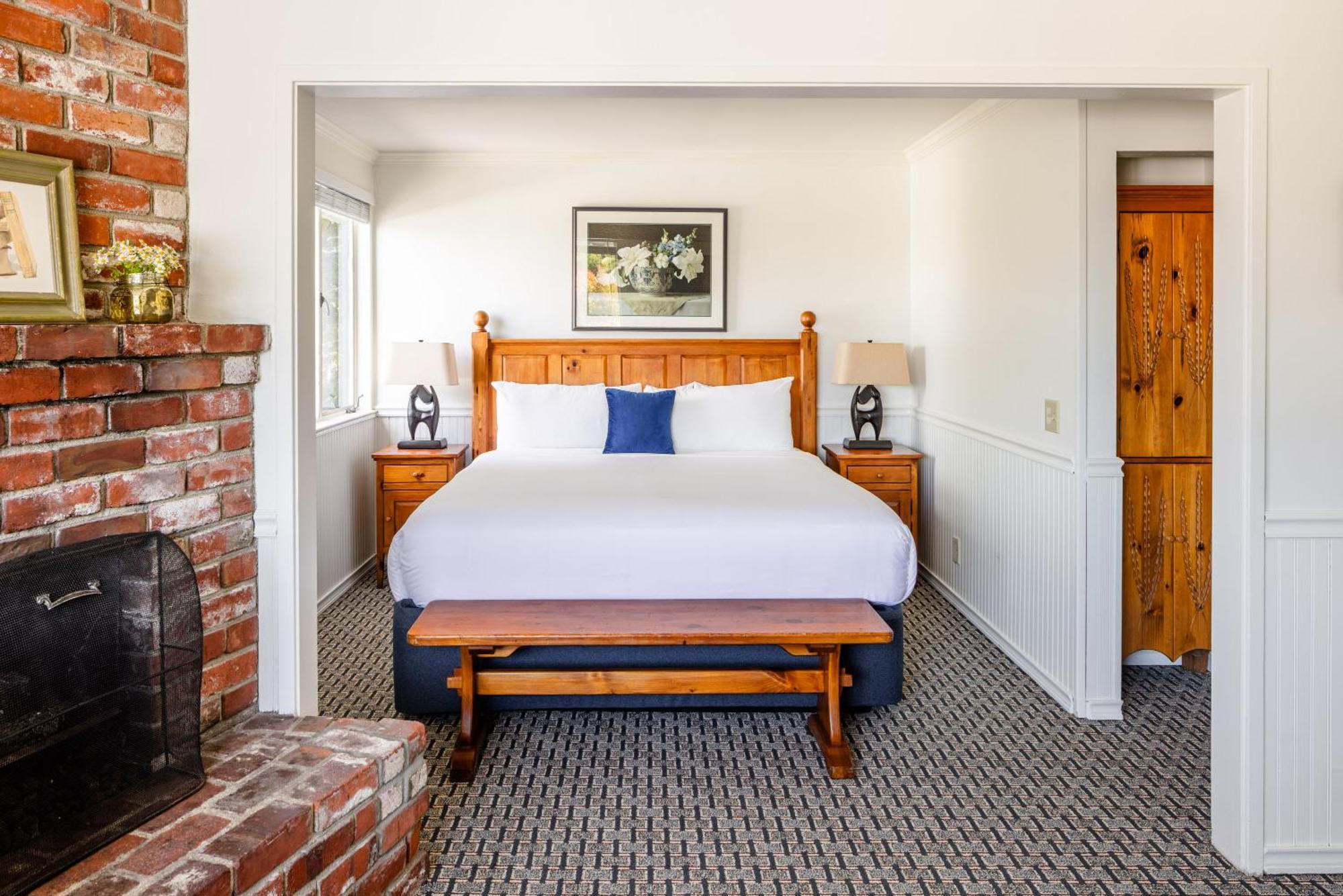 Deluxe King Suite,1698989154:JPEG