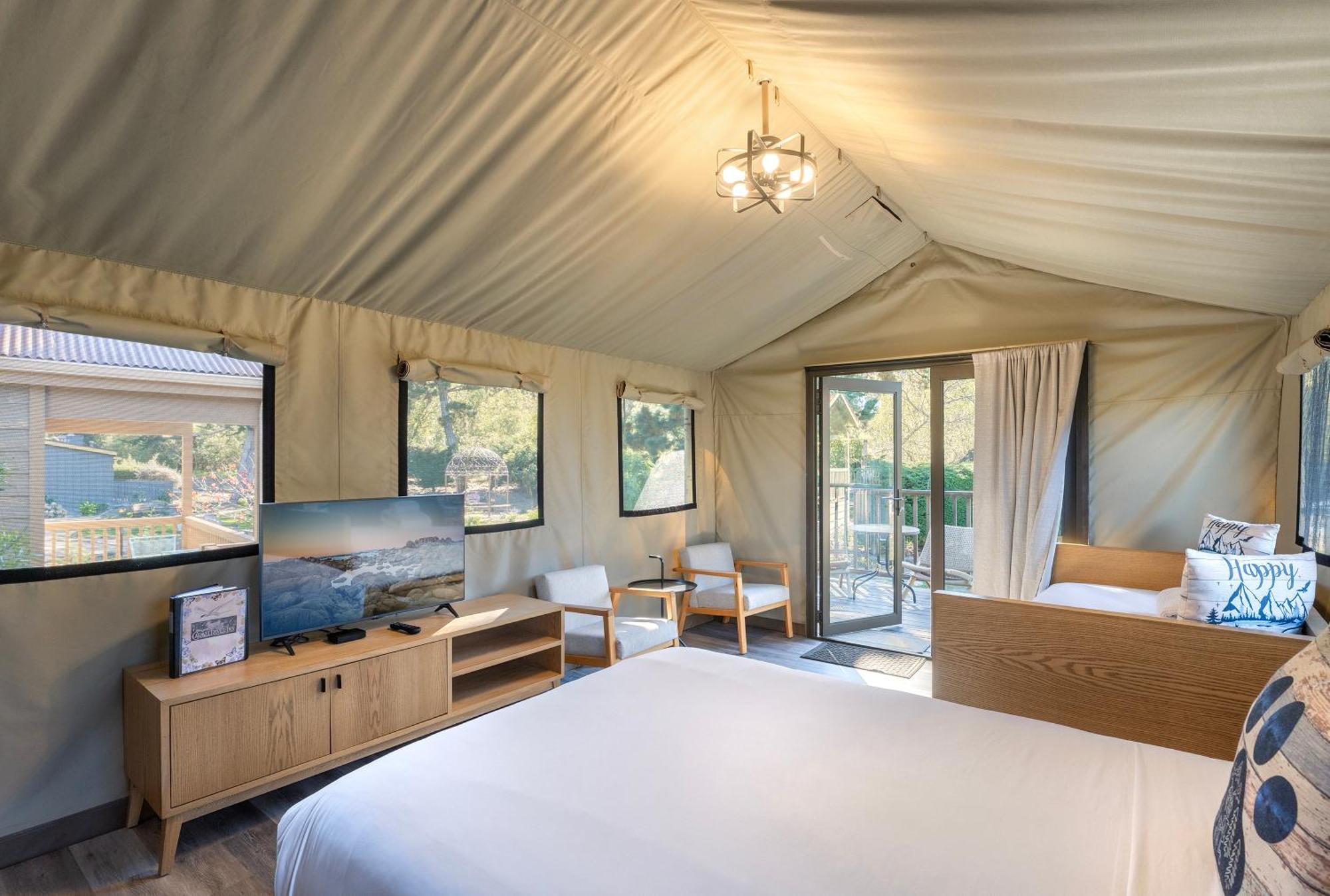 Glamping Cabin- 3 beds