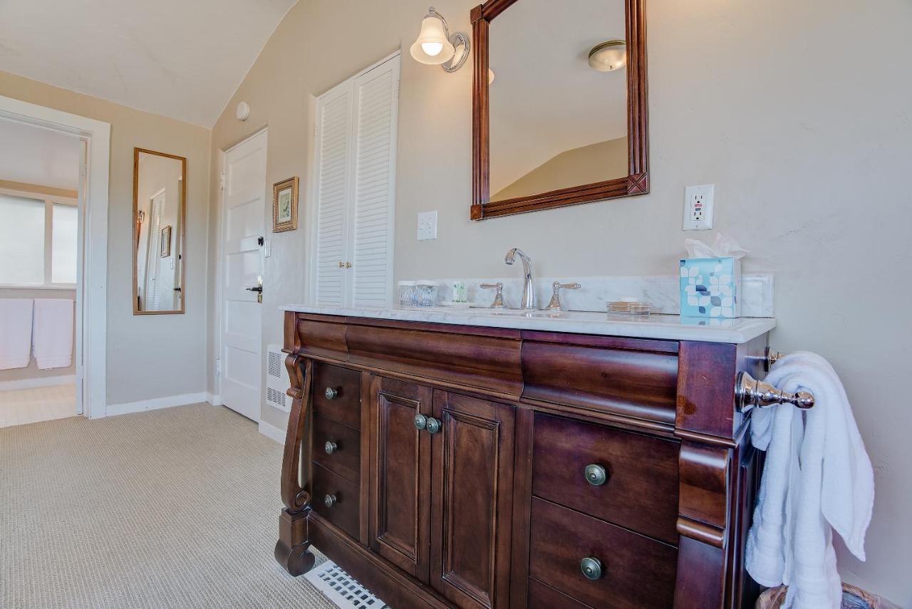 Standard Single Room Sea View