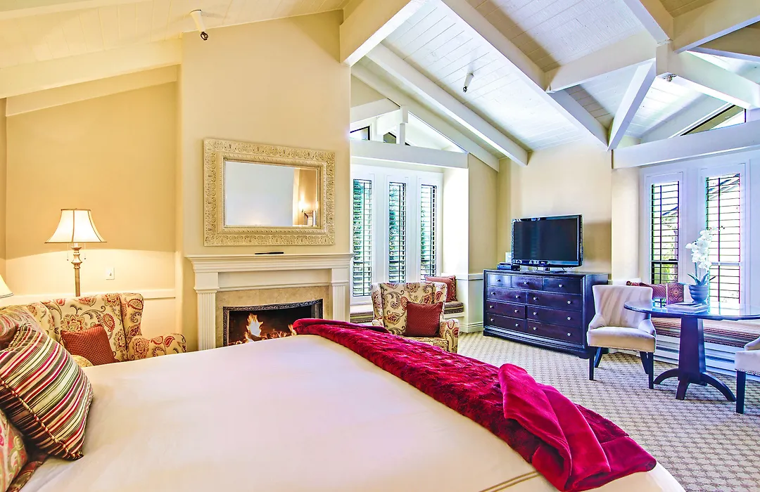 Carriage House Inn-1